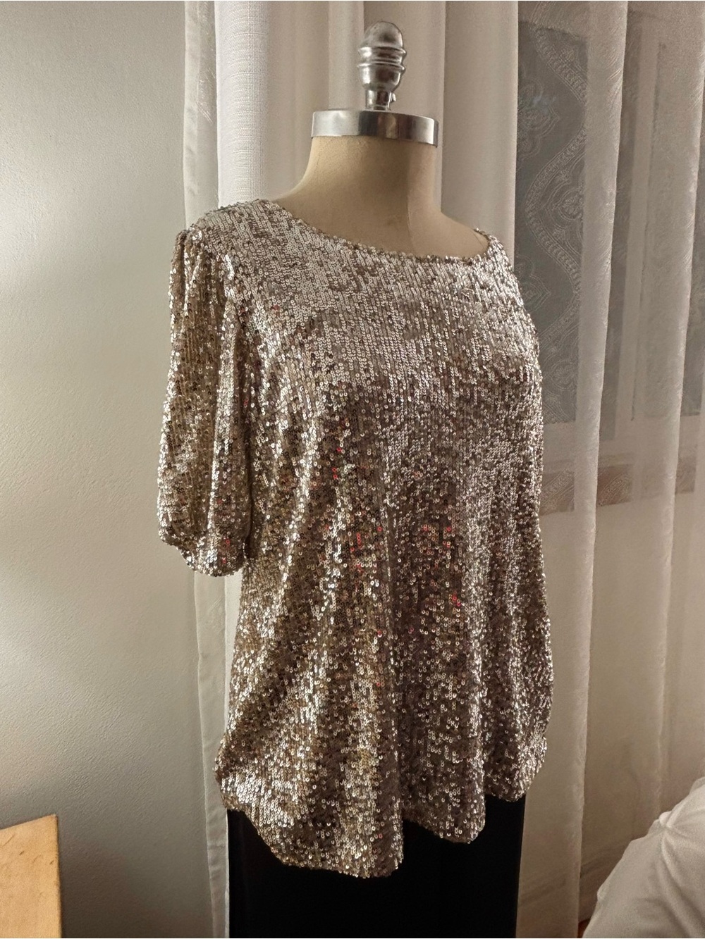 Cable & Gauge Champagne-Tone Sequin Scoop Neck Top, L, NWOT
